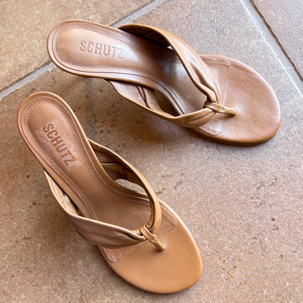 Schutz "Willow" Tan Ruched Leather Thong Style Sandals w Mid Stiletto Heels sz 9 - Picture 13 of 14